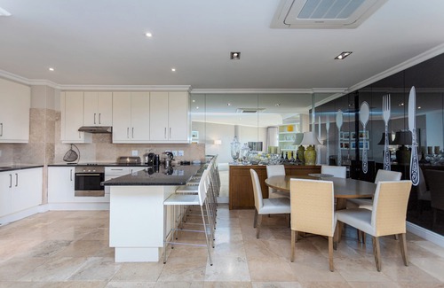 Mouille Point Apartment | Stunning Ocean Views, Platinum Mile by CTHA