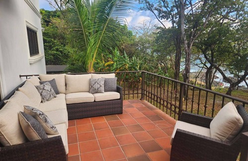 El Roble House | Stunning Oceanfront Villa with Breathtaking Views