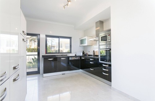 Porto de Mos Apartment | Stunning Oceanfront apartment by Porto de Mos Beach (PJ 2E-0A)