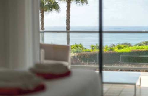 Porto de Mos Apartment | Stunning Oceanfront apartment by Porto de Mos Beach (PJ 2E-0A)