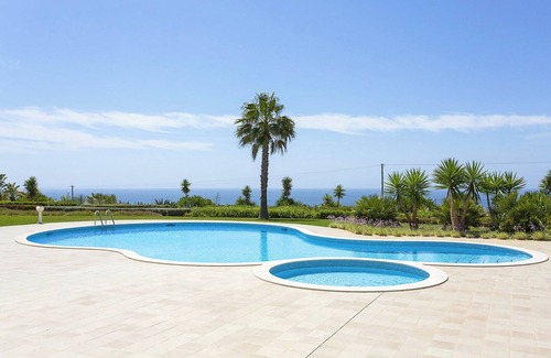 Porto de Mos Apartment | Stunning Oceanfront apartment by Porto de Mos Beach (PJ 2E-0A)