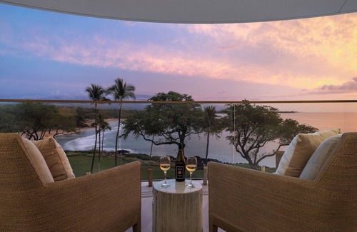 Kamuela Condo | Stunning Oceanfront Penthouse - Steps from Beach
