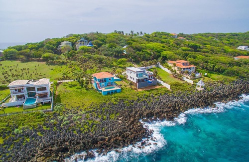 Lighthouse Estates House | Stunning Oceanfront Villa private pool, & Constant Sea Breeze