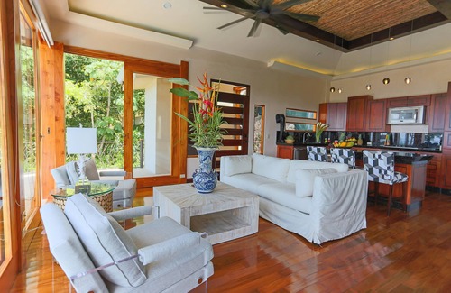 Valle Pura Vida House | STUNNING OCEANVIEW, FAMILY LUXURY, NEW, PRIVATE MOUNTAIN TOP in Manuel Antonio