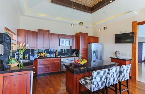Valle Pura Vida House | STUNNING OCEANVIEW, FAMILY LUXURY, NEW, PRIVATE MOUNTAIN TOP in Manuel Antonio