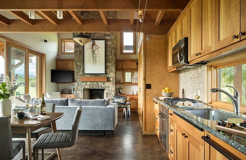 South Park Villa | Stunning One Bedroom Cabin on Private, Seven Plus Acre Parcel South of Jackson.