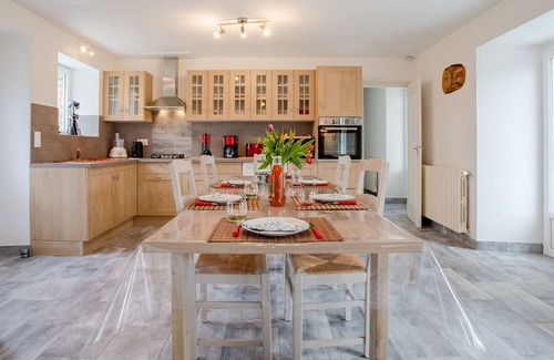Saint-Lo-d'Ourville House | Stunning private villa for 10 people with WIFI, TV, patio, pets allowed and parking