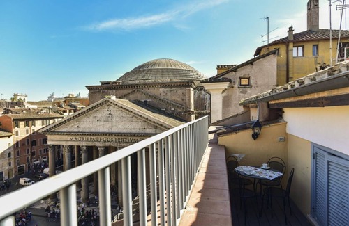 Rione VIII Sant'Eustachio Apartment | Stunning Pantheon View from terrace