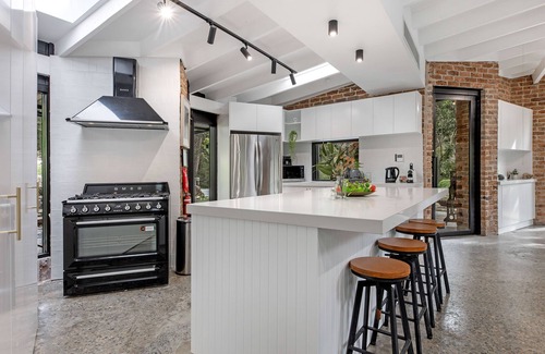 Galston House | Stunning Peaceful Holiday Haven set on acreage with nearby Waterfall and Jacuzzi
