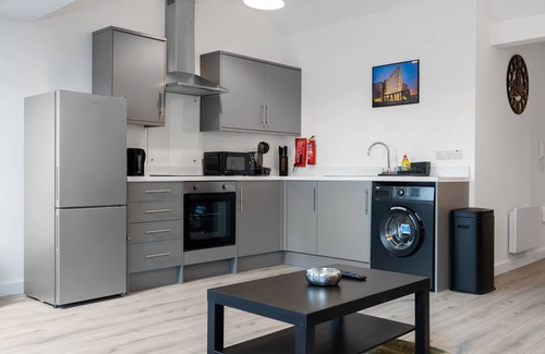 Belfast Apartment | Stunning Penthouse, Roof Terrace, Free WiFi, Elevator, walk to City Centre