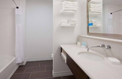 Sioux City House | Stunning Pet-Friendly Room W/ Homelike Comforts