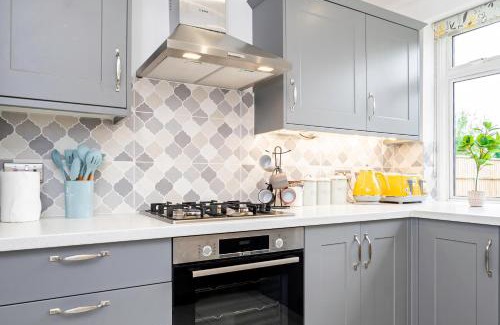 Bray on Thames House | Stunning Place, close to Windsor & Heathrow & Private Parking
