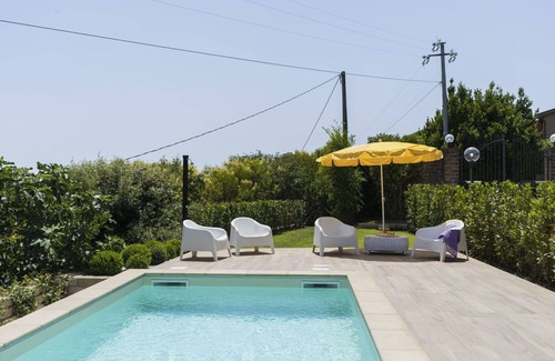 Lake Bracciano Villa | Stunning private villa for 14 guests with private pool, A/C, WIFI, TV, patio and pets allowed