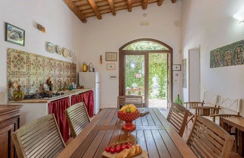 Buseto Palizzolo Villa | Stunning private villa for 10 people with WIFI, private pool, TV, terrace, pets allowed and park.