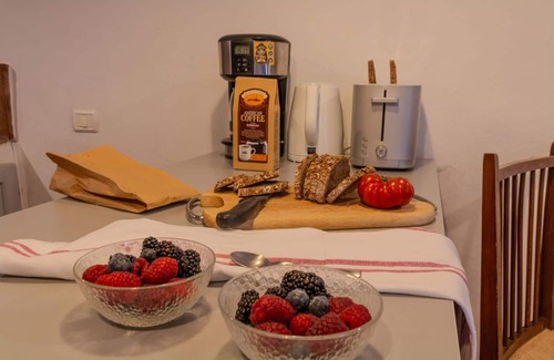 Pergine Valdarno House | Stunning private villa with hot tub, WIFI, A/C, TV, pets allowed and parking, close to Arezzo