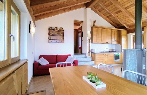 Peglio House | Stunning private villa for 6 people with WIFI, TV, patio and pets allowed