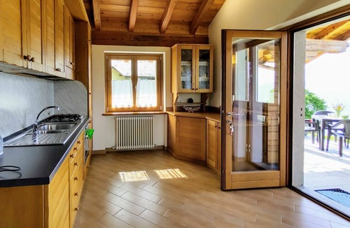 Peglio House | Stunning private villa for 6 people with WIFI, TV, patio and pets allowed