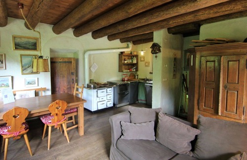 Bezzecca House | Stunning private villa for 7 guests with TV, balcony, pets allowed and parking