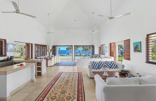 Port Vila House | Stunning private, beachfront accommodation in paradise!