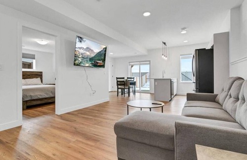 Grande Prairie House | Stunning Private Suite | Full Kitchen | Free WIFI