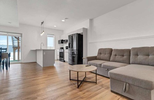 Grande Prairie House | Stunning Private Suite | Full Kitchen | Free WIFI