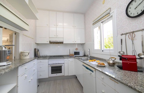 L'Alfas del Pi House | Stunning private villa for 8 guests with WIFI, private pool, A/C, TV and terrace