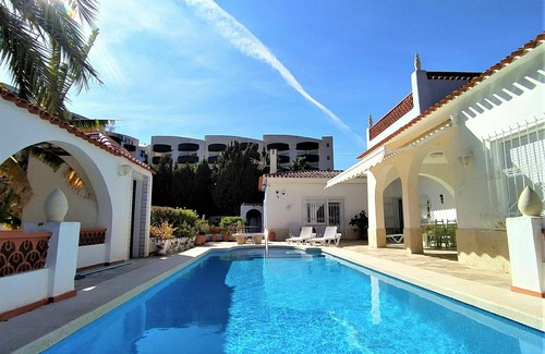 L'Alfas del Pi House | Stunning private villa for 8 guests with WIFI, private pool, A/C, TV and terrace