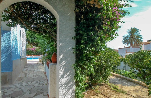 L'Alfas del Pi House | Stunning private villa for 8 guests with WIFI, private pool, A/C, TV and terrace