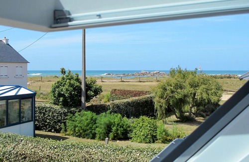 Kerlouan House | Stunning private villa for 6 guests with WIFI, TV, terrace and parking