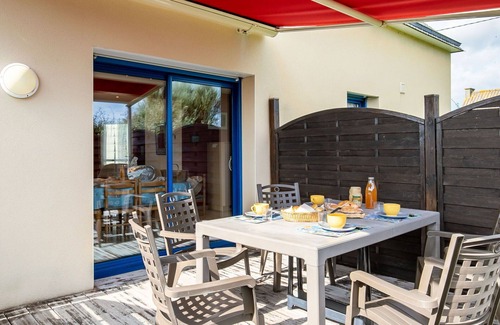 Kerlouan House | Stunning private villa for 6 guests with WIFI, TV, terrace and parking