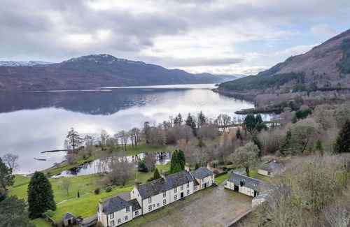 Invermoriston House | Stunning private villa for 6 guests with WIFI, TV and parking