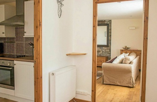 Breakish House | Stunning private villa for 6 people with WIFI, TV, patio, pets allowed and parking