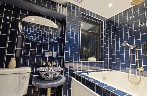 Boleyn House | Stunning private guest suite, City views & Jacuzzi bath