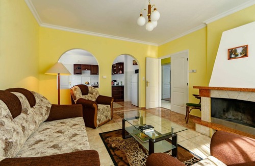 Balatonszarszo House | Stunning private villa with private pool, WIFI, A/C, TV, terrace, pets allowed and parking