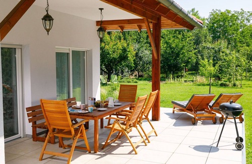 Balatonoszod House | Stunning private villa for 8 guests with A/C, WIFI, TV, terrace and parking