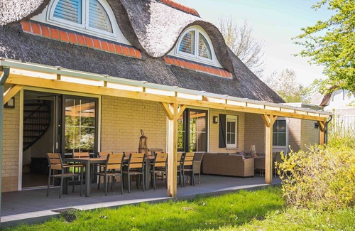 Municipality of Hellevoetsluis House | Stunning private villa for 10 guests with hot tub, WIFI, pool, TV and parking