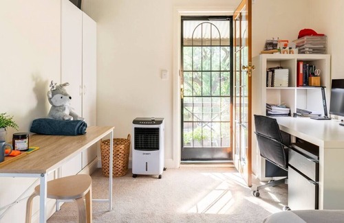 Norwood House | Stunning private room near to CBD with balcony