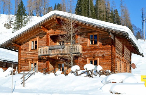 Untertauern House | Stunning private villa for 17 people with WIFI, TV and balcony