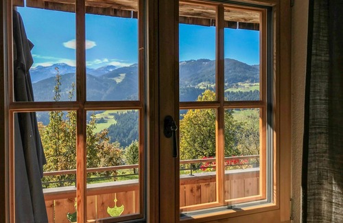 Muhlthal House | Stunning private villa for 2 guests with WIFI, TV and patio