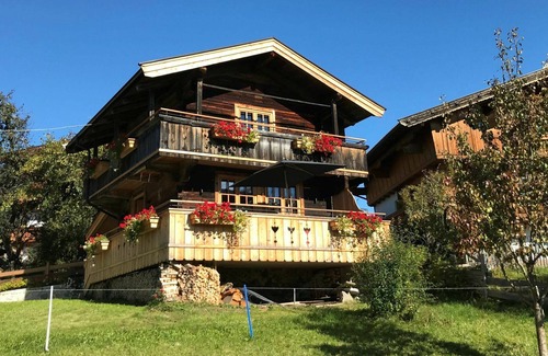 Muhlthal House | Stunning private villa for 2 guests with WIFI, TV and patio
