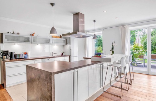 Drochtersen House | Stunning private villa for 10 people with internet, TV, terrace, pets allowed and parking