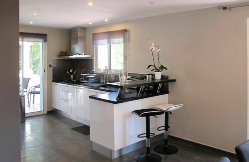 Bagnols-en-Foret House | Stunning private villa for 6 people with private pool, WIFI, TV, terrace, pets allowed and parking