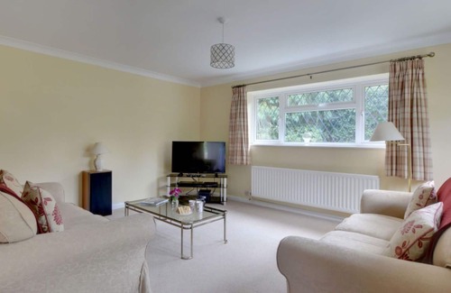 Cranbrook House | Stunning private villa for 2 people with WIFI, TV, patio, panoramic view and parking