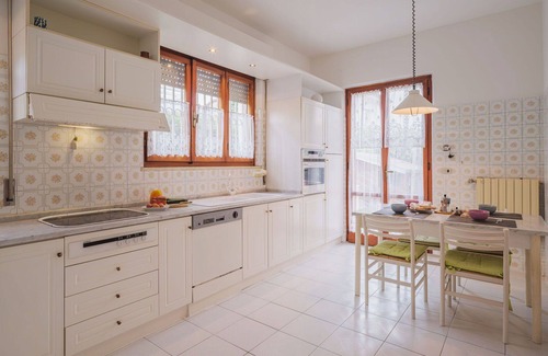 Marina di Pietrasanta House | Stunning private villa for 4 people with TV and patio