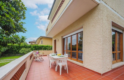 Marina di Pietrasanta House | Stunning private villa for 4 people with TV and patio