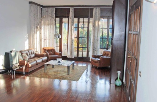 Villa d'Adda House | Stunning private villa for 8 guests with WIFI, TV, terrace, pets allowed and parking