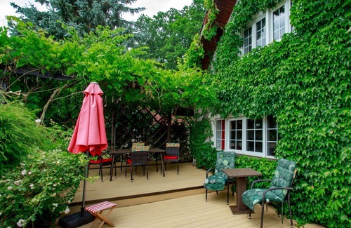 Holubovska Basta House | Stunning private villa for 4 guests with WIFI, TV, terrace, pets allowed and parking