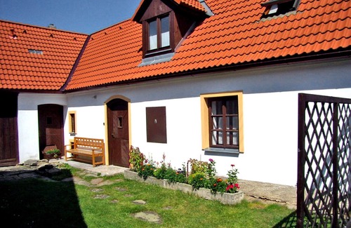 Predotice Villa | Stunning private villa for 6 guests with hot tub, WIFI, TV and parking