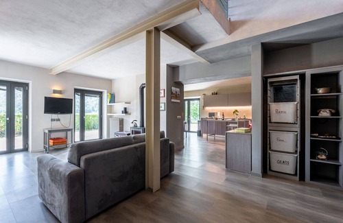 Bossolasco House | Stunning private villa for 6 guests with private pool, WIFI, TV, patio, pets allowed and parking