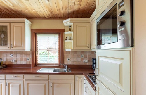 Langeberg House | Stunning private villa for 8 people with WIFI, TV, terrace and parking